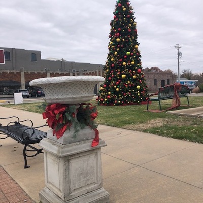 Urn, decorated by Pittsburg Beautiful volunteers, with City Christmas Tree