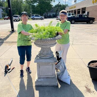 Downtown urn planting with Linda Walker & Karen Bowen